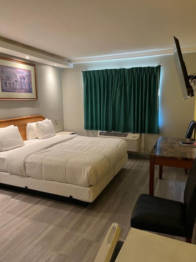 777 Motor Inn Хънтингтън Бийч Екстериор снимка